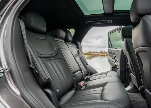 Land Rover RANGE ROVER SPORT P550e Autobiography | Nieuw Model 2026 | Enhanced Black Pack | Carpathian Grey | 23" inch | Trekhaak | Standkachel |