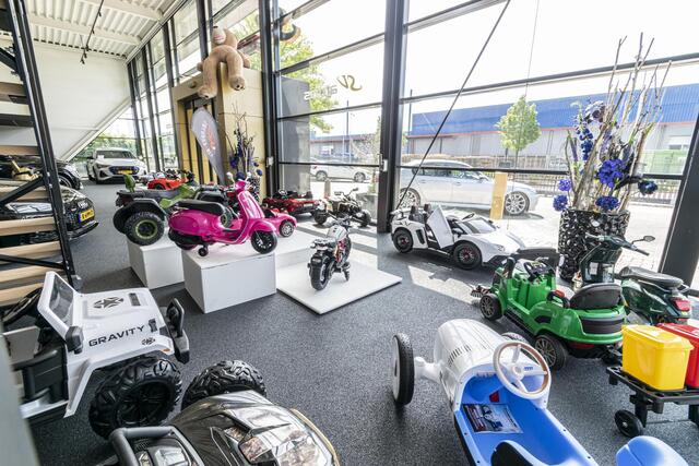 Land Rover RANGE ROVER SPORT P575 SVR 575pk Panoramadak *BTW* Head-up Alcantara Schaalstoelen 22" LMV