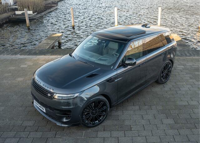 Land Rover RANGE ROVER SPORT P550e Autobiography | Nieuw Model 2026 | Black Pack | Carpathian Grey | 23" inch | Trekhaak | Standkachel |