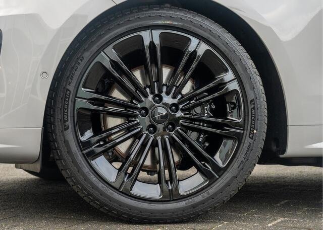 Land Rover RANGE ROVER SPORT P550e Autobiography | VERWACHT | Borasco Grey | Full Options | Enhanced Black Pack | Zwarte remklauwen |