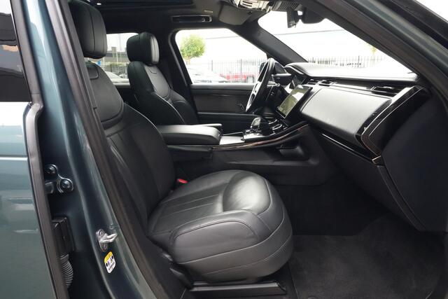 Land Rover RANGE ROVER SPORT 3.0 P440e Dynamic HSE | PHEV | PANO | Meridian | 360 | HUD | Land Rover Range Rover Sport P440e Dynamic HSE 441 PK Plug-in Hybrid met 3.0 zescilinder benzinemotor en 8-traps automatische transmissie, voorzien van een luxe lederen interieur, elektrisch