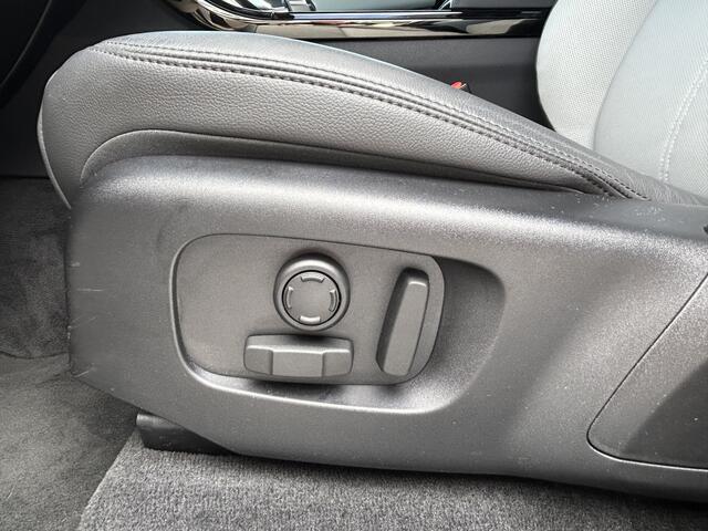 Land Rover Velar Range Rover 2.0 P400e R-Dynamic SE | Lichtgrijs interieur | Elektr. trekhaak | 22" velgen | HUD |