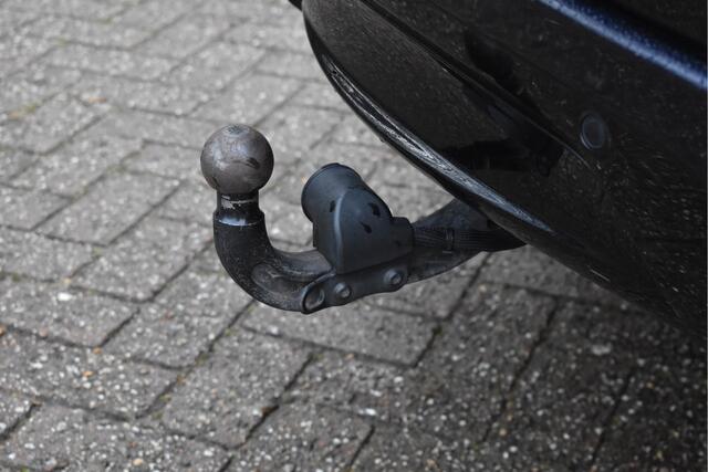 Land Rover Velar Range Rover 2.0 P400e 404pk | Open dak | Elekt.trekhaak | 360 gr. camera | Keyless | Elektr.stoelen Memory | Full LED