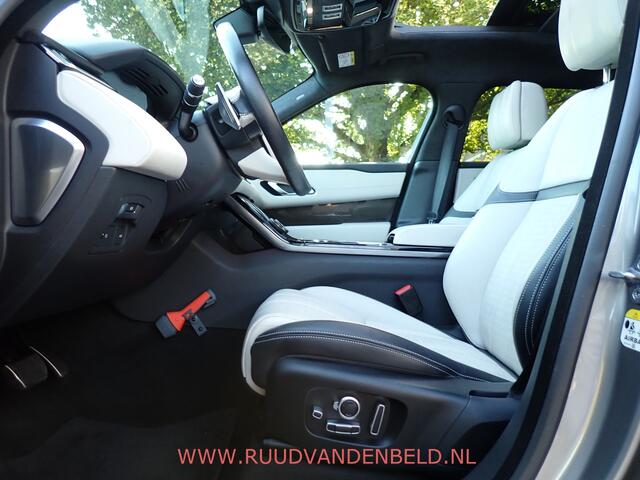 Land Rover Velar Range Rover 3.0 V6 AWD HSE First Edition !! INCLUSIEF 12 MAAND GARANTIE !! 1e EIGENAAR / HEAD-UP / 360* / MEMORY + MASSAGE / 22'' / ACC / KEYLESS
