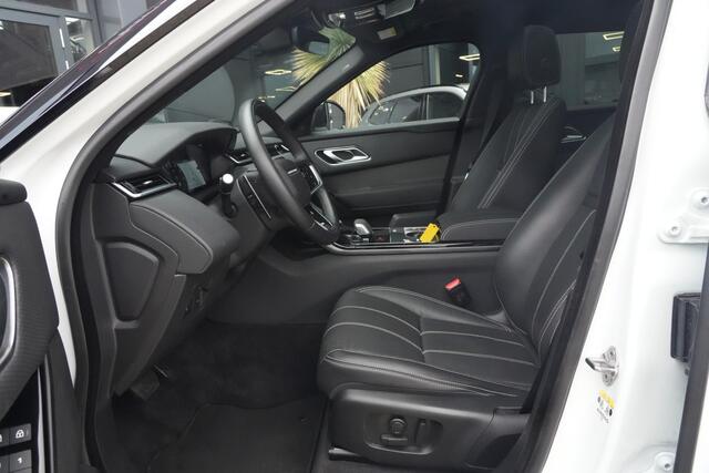 Land Rover Velar Range Rover 2.0 P400e AWD Dynamic SE | PHEV | 404 PK | Pano | Meridian | Camera De Velar P400e is qua prestaties behoorlijk serieus: 404 pk, 640 Nm en 0-100 km/u in slechts 5,4 seconden. Bovendien kun je bij de facelift ongeveer 60+ km volledig elektrisch rijden.