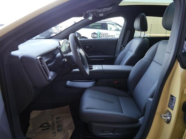 Leapmotor B05 ProMax Design 67.1 kWh | Panoramadak | Elektrisch verstelbare stoelen | Stuurwiel verwarming | Apple carplay/Android auto | Sfeerverlichting | Regensensor | Privacyglas | 19 inch lichtmetalen velgen