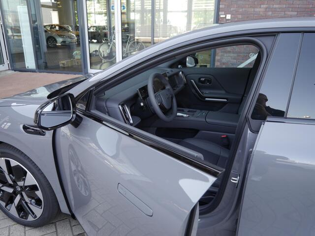 Leapmotor B05 ProMax Design 67.1 kWh | Panoramadak | Elektrisch verstelbare stoelen | Stuurwiel verwarming | Apple carplay/Android auto | Sfeerverlichting | Regensensor | Privacyglas | 19 inch lichtmetalen velgen