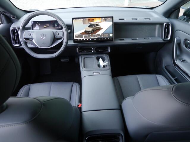 Leapmotor B05 ProMax Design 67.1 kWh | Panoramadak | Elektrisch verstelbare stoelen | Stuurwiel verwarming | Apple carplay/Android auto | Sfeerverlichting | Regensensor | Privacyglas | 19 inch lichtmetalen velgen