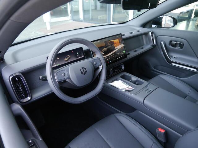 Leapmotor B05 ProMax Design 67.1 kWh | Panoramadak | Elektrisch verstelbare stoelen | Stuurwiel verwarming | Apple carplay/Android auto | Sfeerverlichting | Regensensor | Privacyglas | 19 inch lichtmetalen velgen