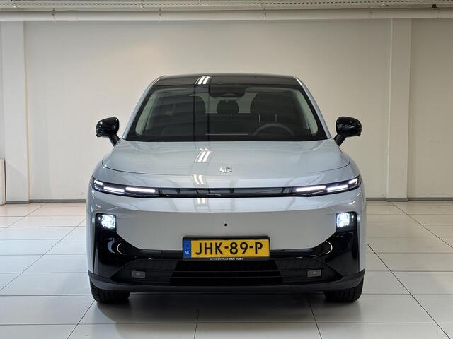 Leapmotor B10 Design ProMax 67.1 kWh 430KM WLTP | Panorama | Navigatie | Elektrische achterklep | Elektrisch bedienbare stoelen | Stoelverwarming | Stoelventilatie