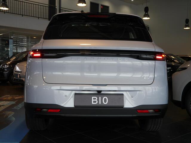 Leapmotor B10 Life Pro 56.2 kWh | Nieuwe auto | Wltp 361 km | Warmtepomp | 18 inch lichtmetalen velgen | 360 graden camera | Keyless entry en start | Stoffen bekleding | Adaptive cruise control | DC laden 140KW