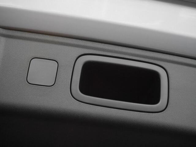 Leapmotor B10 Life Pro 56.2 kWh | Nieuwe auto | Wltp 361 km | Warmtepomp | 18 inch lichtmetalen velgen | 360 graden camera | Keyless entry en start | Stoffen bekleding | Adaptive cruise control | DC laden 140KW