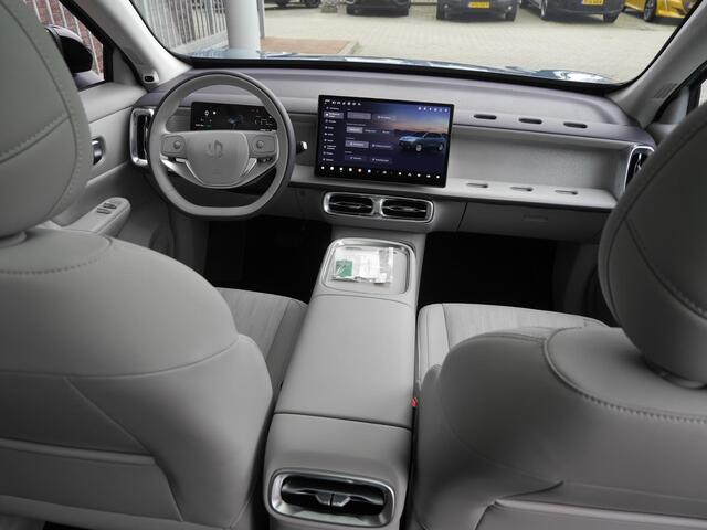 Leapmotor B10 Design ProMax 67.1 kWh Wltp 434km | 750kg trekgewicht | Stoel en stuur verwarming | 360 graden camera | Lederen bekleding | Panoramadak | Led | Regensensor | Sfeerverlichting | Elektrisch verstelbare voorstoelen