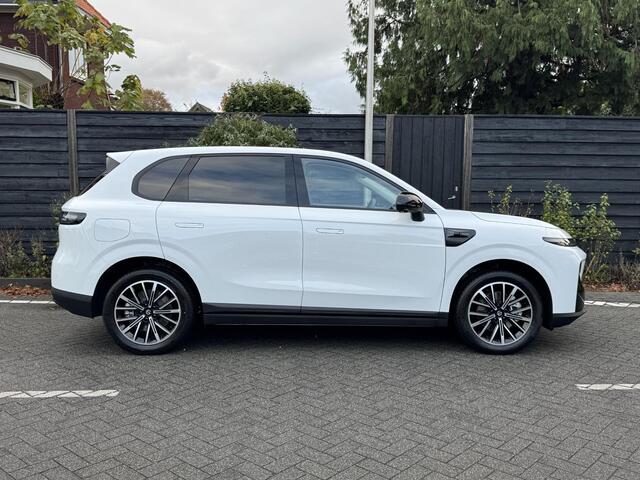 Leapmotor B10 Life Hybrid EV 18.8 kWh 218PK Automaat Navigatie, Rondomzichtcamera, Adaptieve cruise Control, Climate Control, Panoramadak