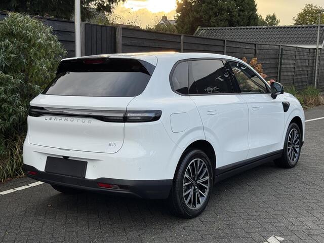 Leapmotor B10 Life Hybrid EV 18.8 kWh 218PK Automaat Navigatie, Rondomzichtcamera, Adaptieve cruise Control, Climate Control, Panoramadak