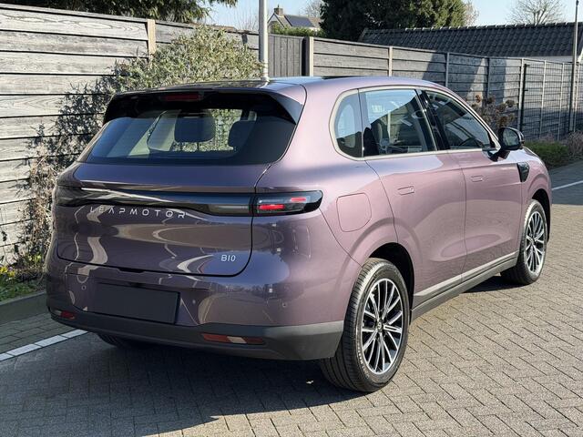 Leapmotor B10 Design ProMax 67.1 kWh 218PK Automaat Navigatie, Rondomzichtcamera, Adaptieve Cruise Control, Climate Control, Panoramadak