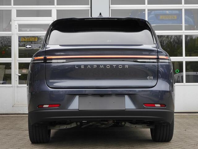 Leapmotor C10 REEV Design 28.4 kWh | Nieuwe auto | Gecombineerde actieradius WLTP 974km | 1500 kg Trekgewicht | Diverse kleuren leverbaar | Full options | Stuurverwarming | Stoelverwarming en koeling | Elektrisch verstelbare voorstoelen | Navigatie | Keyless entry & st
