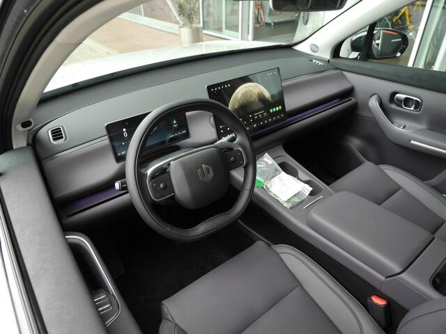 Leapmotor C10 REEV Design 28.4 kWh | Nieuwe auto | Gecombineerde actieradius WLTP 974km | 1500 kg Trekgewicht | Diverse kleuren leverbaar | Full options | Stuurverwarming | Stoelverwarming en koeling | Elektrisch verstelbare voorstoelen | Navigatie | Keyless entry & st