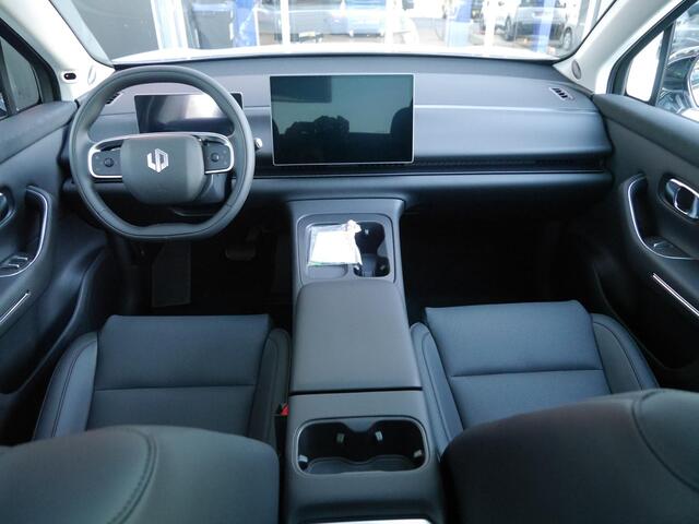 Leapmotor C10 REEV Design 28.4 kWh | 1500 trekgewicht | Nieuw uit voorraad Leverbaar | Panoramadak | Camera | 20 inch | Elektrische achterklep