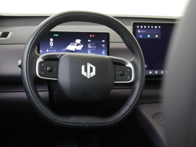 Leapmotor C10 REEV Design 28.4 kWh | Navigatie \ Camera | Panoramadak | Lage Kilometerstand |