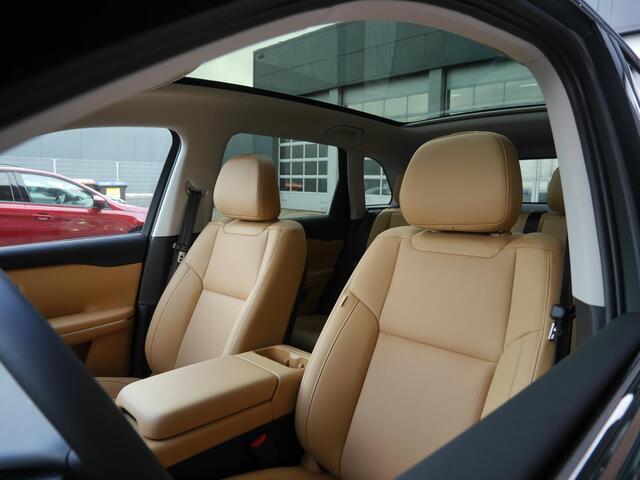 Leapmotor C10 Design Pro 69.9 kWh | Panoramdak | 20inch | elektrisch bedienbare achterklep | Snel leverbaar | Camera v+a | Stoelverwarming en ventilatie | Stuurverwarming | Zeer veel ruimte!