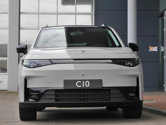 Leapmotor C10 Design ProMax AWD 81.9 kWh | 598 PK | 0-100 in 4 seconden | Wltp 437 km | 1500kg trekgewicht | Uit voorraad leverbaar | Stoel en stuurverwarming | Stoel ventilatie | Panorama dak | 20 inch lichtmetalen velgen | 360 graden camera