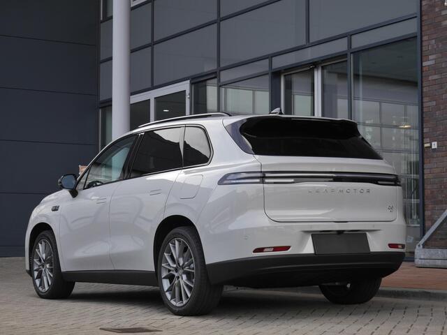 Leapmotor C10 Design ProMax AWD 81.9 kWh | 598 PK | 0-100 in 4 seconden | Wltp 437 km | 1500kg trekgewicht | Uit voorraad leverbaar | Stoel en stuurverwarming | Stoel ventilatie | Panorama dak | 20 inch lichtmetalen velgen | 360 graden camera