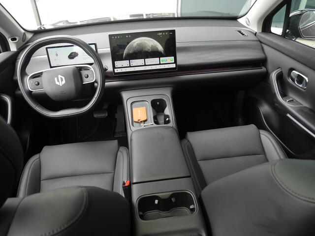 Leapmotor C10 Design ProMax AWD 81.9 kWh | 599 PK | Demo auto | Zwarte Velgen | Rode Remklauwen | Panorama-dak | Camera | Draadloze tellader | Stoelverwarming + Ventilatie