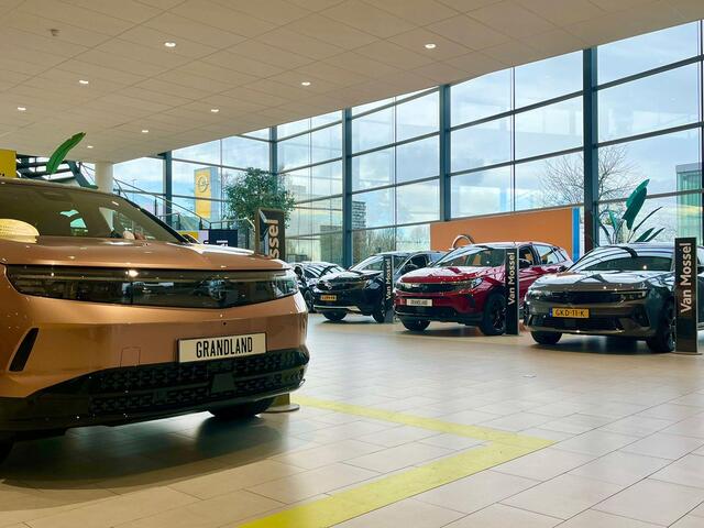 Leapmotor C10 Life REEV 28.4 kWh | NU TE BESTELLEN | TOT 4 JAAR GARANTIE | PRIVATE LEASE VANAF ¤ 574,- PER MAAND | VAN ¤ 40.050,- VOOR ¤ 37.550,-