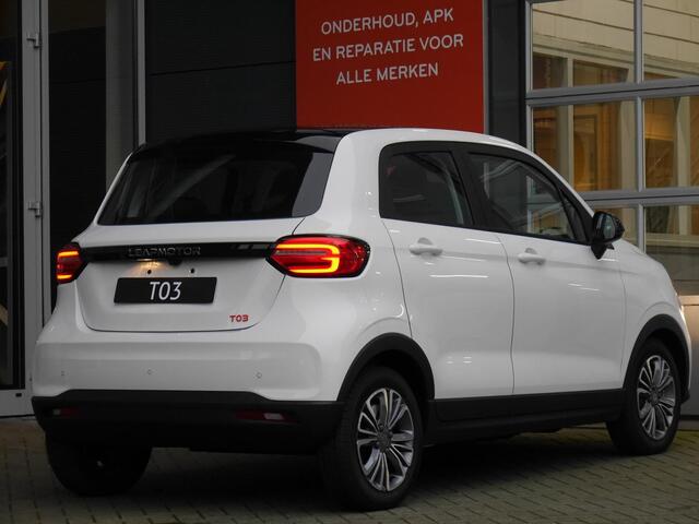 Leapmotor T03 Design 37.3 kWh | Nieuw | Uit voorraad leverbaar | Camera | Panoramadak | Adaptive cruise control | Dodehoek detectie | Lichtmetalen velgen