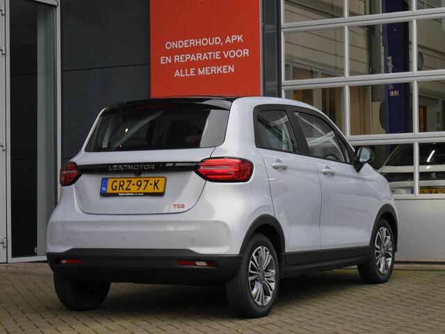 Leapmotor T03 Design 37.3 kWh | Demo | Uit voorraad leverbaar | Camera | Panoramadak | Adaptive cruise control | Dodehoek detectie | Lichtmetalen velgen
