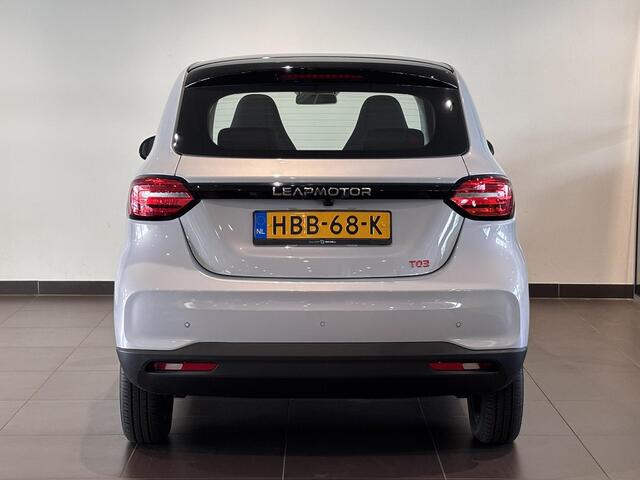 Leapmotor T03 5-deurs Design EV 37.3 kWh 95pk AUTOMAAT | CAMERA | CLIMA | PANODAK | ADAPTIVE CRUISE | DODEHOEKBEW. | LM-VELGEN | NAVI |