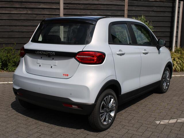 Leapmotor T03 Design 37.3 kWh Navigatie, Camera achter, Parkeerhulp achter, Audio, Keyless Start, Lichtmetalen velgen
