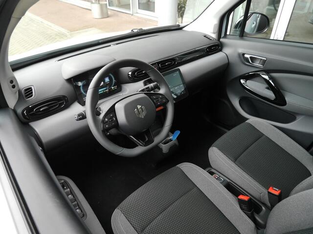 Leapmotor T03 Design 37.3 kWh | Demo | Dodehoek detectie | Lichtmetalen velgen | Camera | Panoramadak | Adaptive cruise control