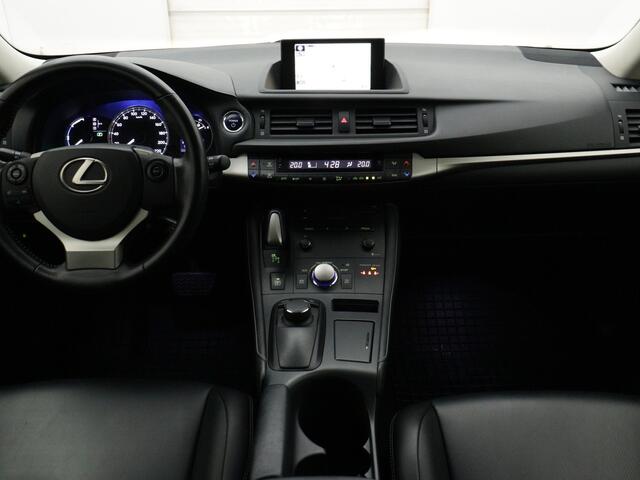 Lexus CT Executive Line Limited | Navigatie |