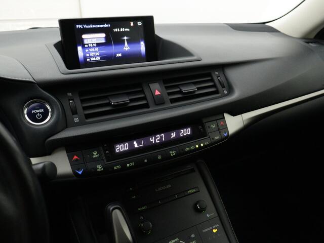 Lexus CT Executive Line Limited | Navigatie |