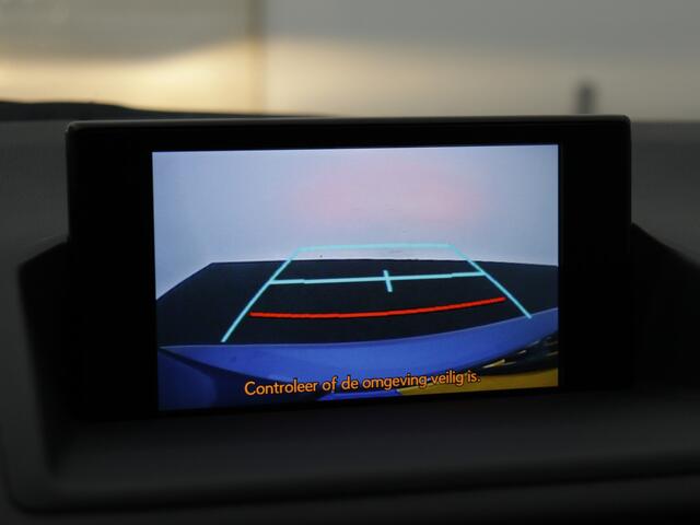 Lexus CT Executive Line Limited | Navigatie |