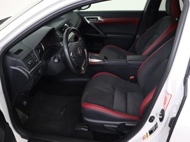 Lexus CT 200h Sport Edition | 17" Velgen | Privacy Glass | LED |