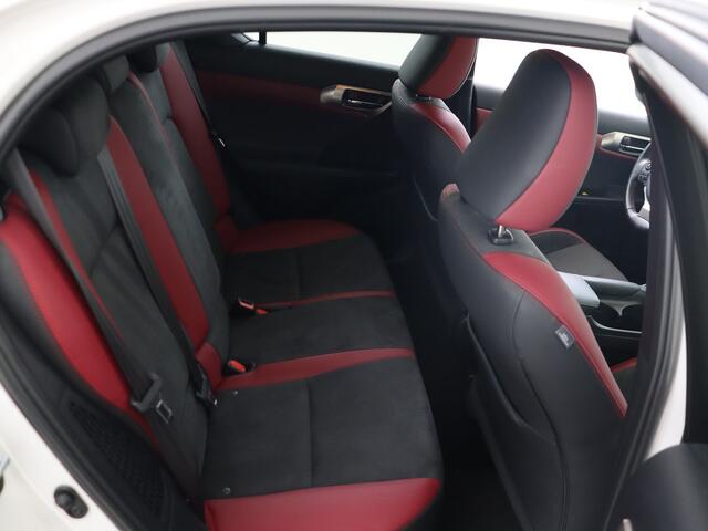 Lexus CT 200h Sport Edition | 17" Velgen | Privacy Glass | LED |