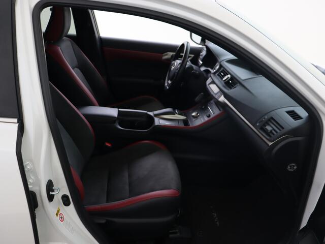 Lexus CT 200h Sport Edition | 17" Velgen | Privacy Glass | LED |