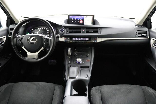 Lexus CT 200h Ultimate Edition | Parkeersensoren voor en achter | Fietsendragerbeugel | Premium navigatie