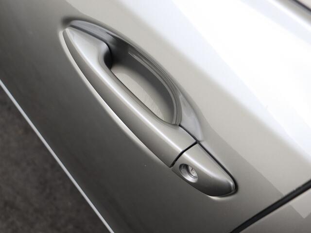 Lexus CT 200h Business Line | Navigatie | Parkeersensoren Voor & Achter | 16" Velgen |