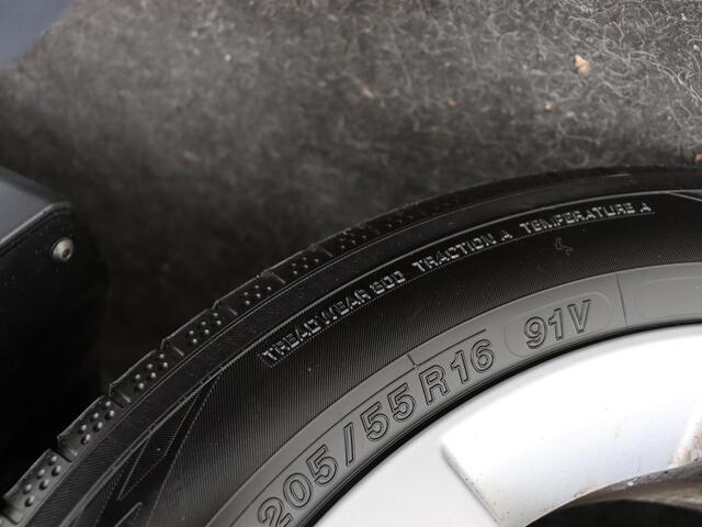 Lexus CT 200h Business Line | Navigatie | Parkeersensoren | Bluetooth |