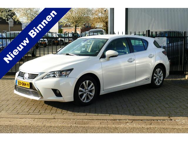 Lexus CT 200h Sport Edition. Wit Metallic, Camera, Navi, Clima, 17"LMV All Season Banden