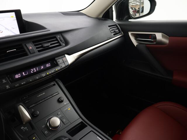 Lexus CT 200h Sport Edition | Dealer onderhouden | Rood Lederen bekleding | Climate Control | Cruise Control | Navigatie | Parkeersensoren Achter |