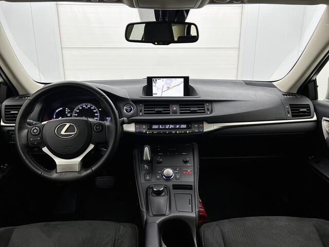 Lexus CT 200h Business Line | BTW voertuig | Dealer onderhouden | Parkeersensoren voor+achter | Cruise Control | Climate Control | Navigatie | Achteruitrijcamera |