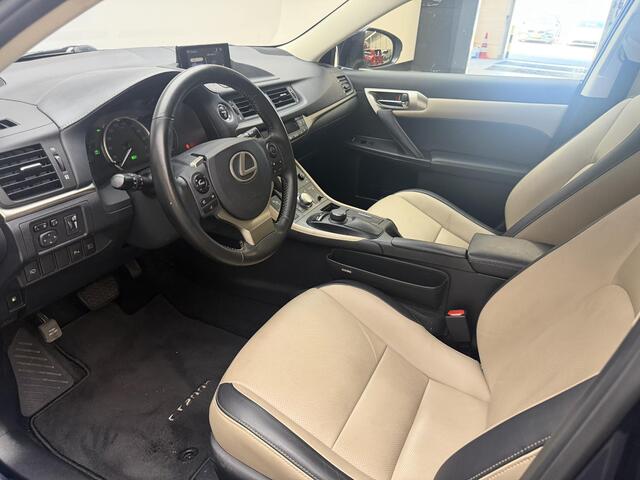 Lexus CT 200h Luxury Line | Leer | Adaptieve cruise control | Verw voorstoelen | 17'' LM all weatherbanden