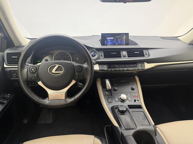 Lexus CT 200h Luxury Line | Leer | Adaptieve cruise control | Verw voorstoelen | 17'' LM all weatherbanden