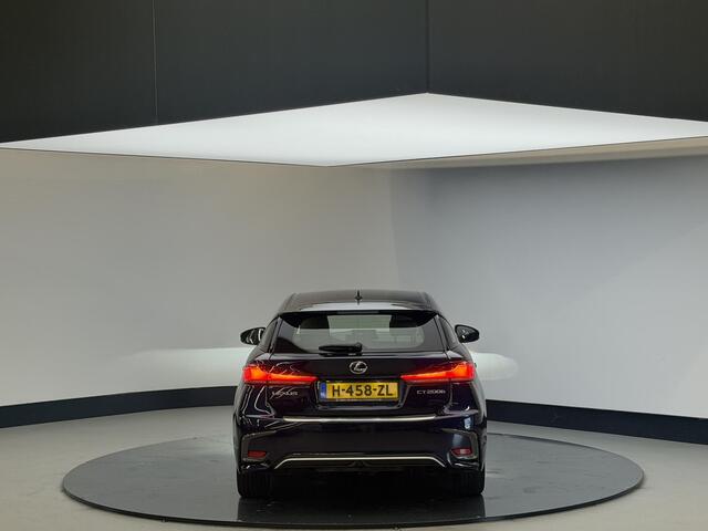 Lexus CT 200h Luxury Line | Leer | Adaptieve cruise control | Verw voorstoelen | 17'' LM all weatherbanden