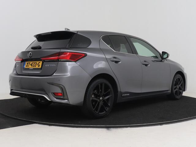 Lexus CT 200h Sport Edition Mercury Grey metallic Black/ Dark Rose stof